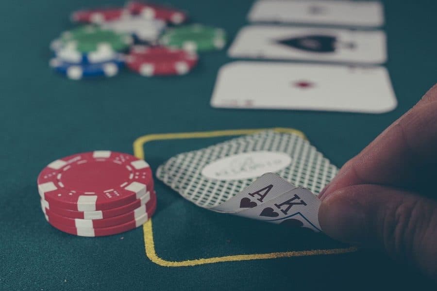 What to Know Before Joining a Casino Poker Table